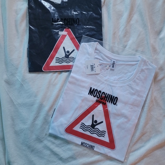 🚫SOLD🚫Moschino Swim Graphic T-shirt - Picture 6 of 6